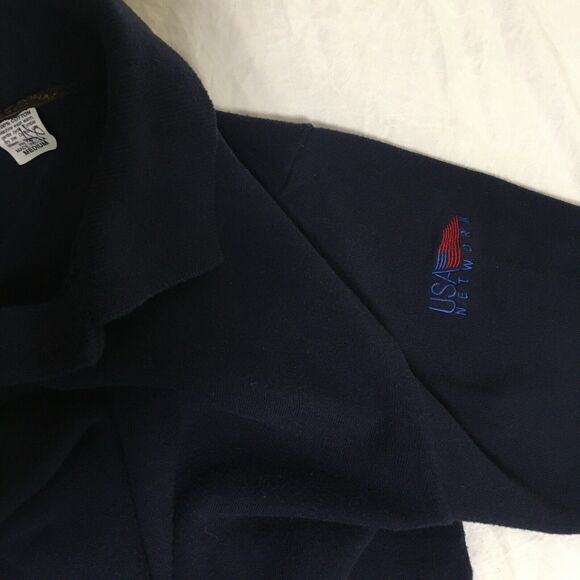 VTG Men’s Andrew Rohan Size M Navy Embroidered USA Network Logo Pullover Sweater - Picture 3 of 8